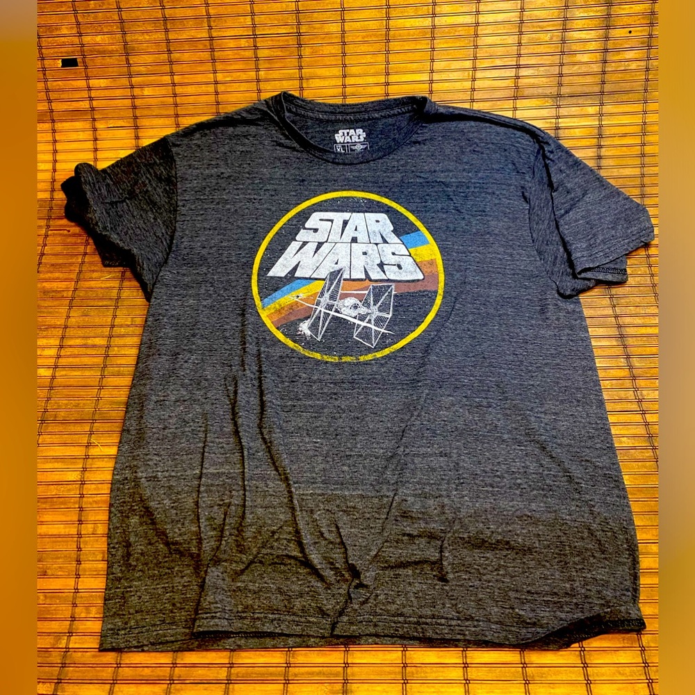 Star Wars Men’s Short Sleeve Gray T Shirt XL soft cotton.